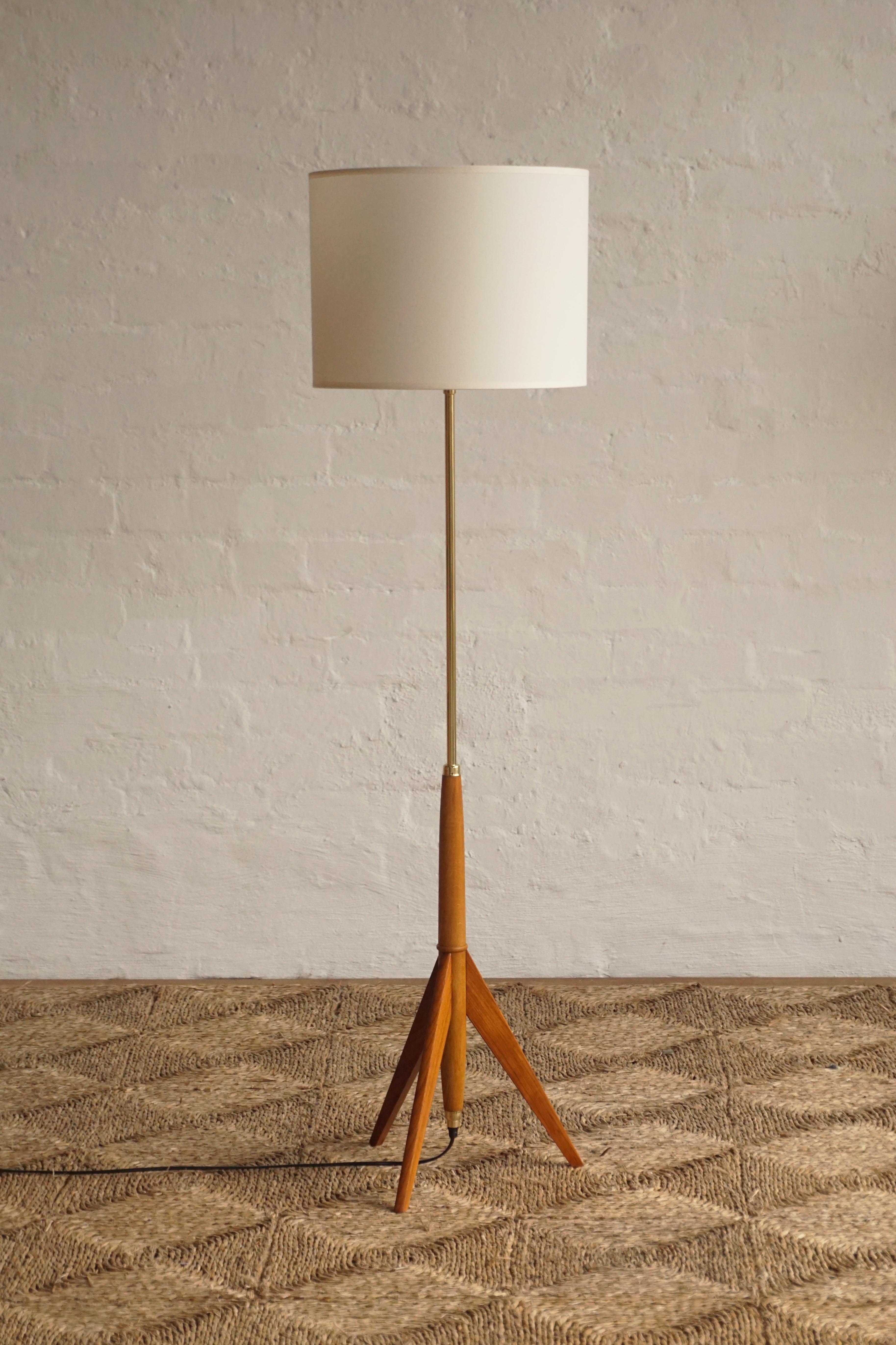 Swedish Tripod Lamp