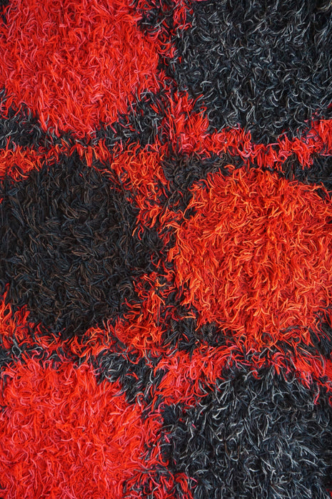 Shag Pile Rug- Red & Black Circles