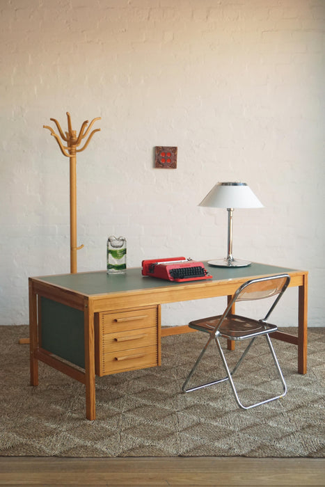 Bernt Petersen Desk