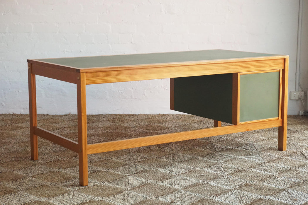 Bernt Petersen Desk