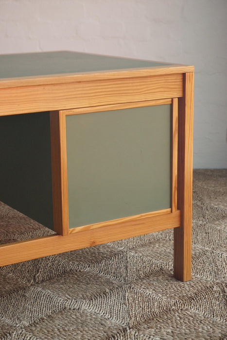 Bernt Petersen Desk