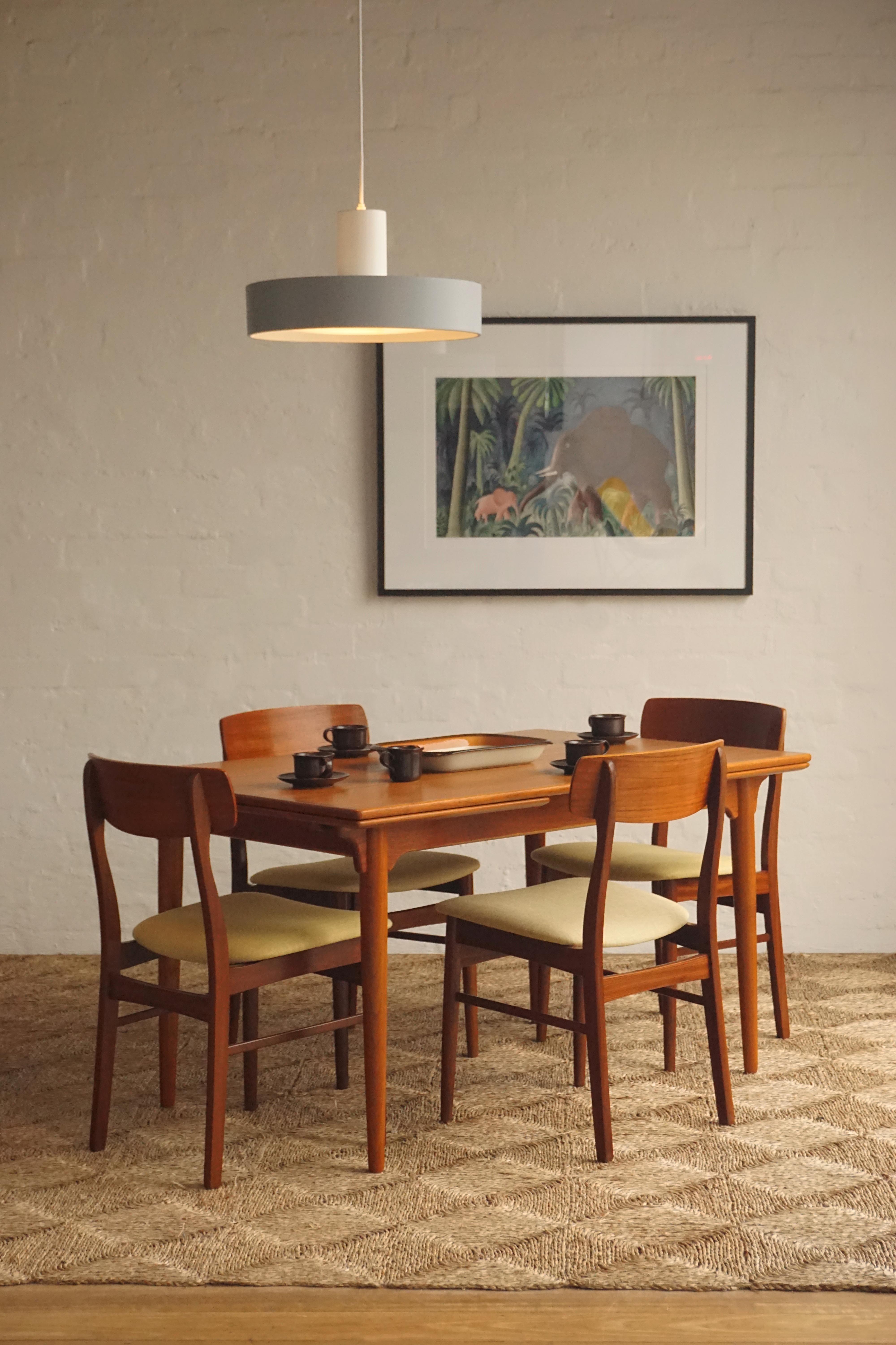 Omann Jun Dining Table