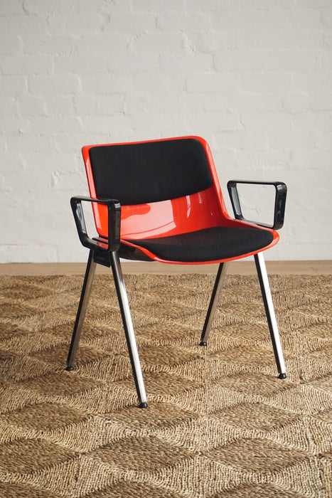 Tecno Modus Chair w/ Arms